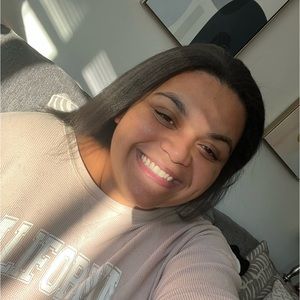 Meet your Posher, Alexis